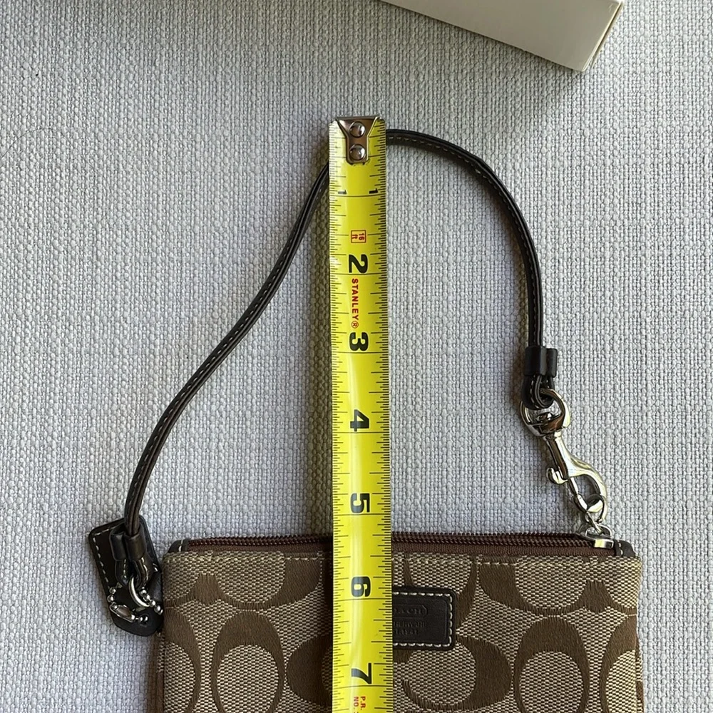 Coach signature canvas logo wristlet with gift box